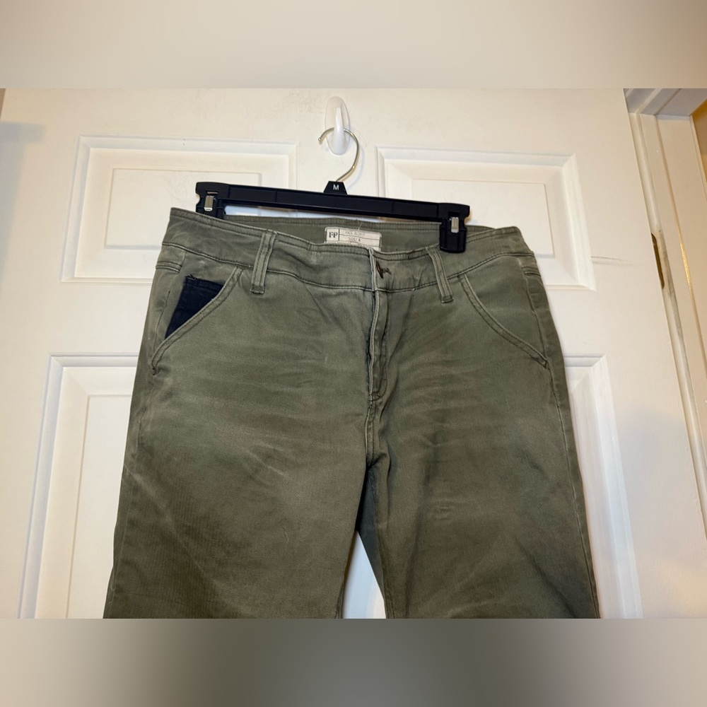 Free People Khaki Green Distressed Cargo Knee Patch Jeans Sz 6 High Rise  Boho - Picture 4 of 9